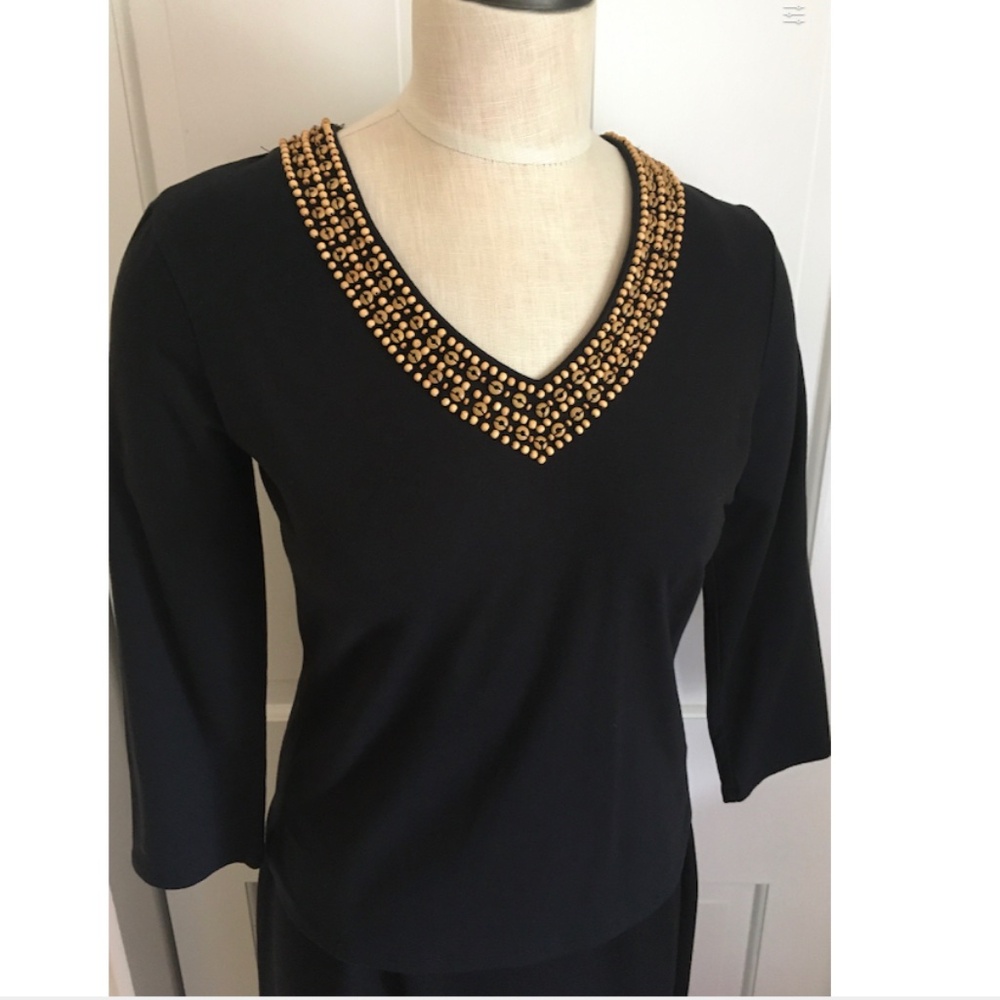 Black Beaded Neckline Tee NWOT Peck & Peck Size M Natural Wood Beads Front Back